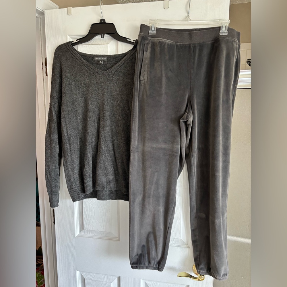 Barefoot Dreams LuxeChic excellent condition dark grey lounge set. Sz L/XL.